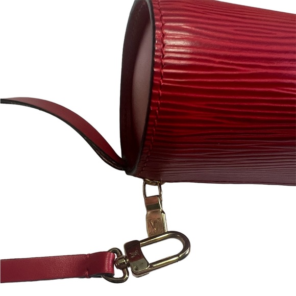 Louis Vuitton  Red Epi Souflott bag with pouch! - Picture 15 of 17